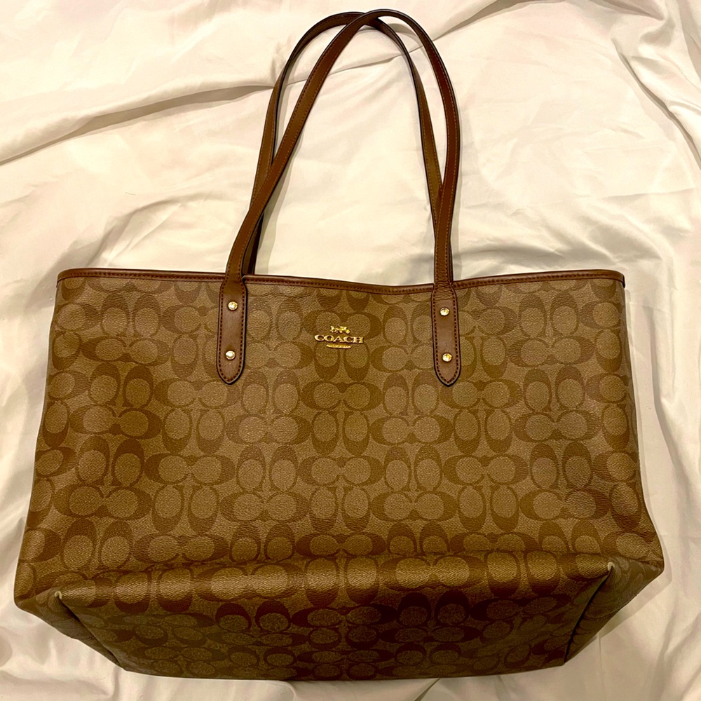 Coach City Zip Extra Large Tan Tote